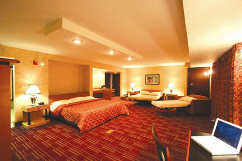 Bertram Inn And Conference Center Aurora Exterior photo